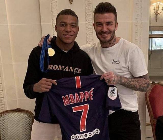 2025中超大结局：海港夺冠，亚泰、梅州降级，法比奥金靴（中超2025收官：海港封王，亚泰与梅州降级，法比奥荣膺金靴）