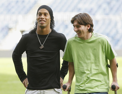 2025中超射手榜：法比奥金靴，卡扎和莱昂纳多分列二三名（2025中超射手榜出炉：法比奥加冕金靴，卡扎、莱昂纳多分居二三位）