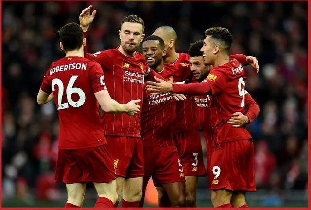 拜仁慕尼黑莱万多夫斯基帽子戏法（莱万多夫斯基为拜仁上演帽子戏法）