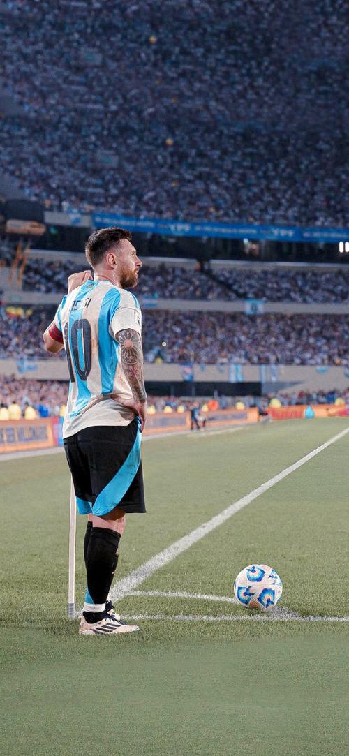 齐沃：利物浦能为重要比赛调整状态；萨拉赫？他是世界级球员（齐沃：利物浦能为关键战迅速调整；萨拉赫是世界级）